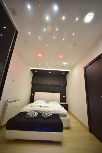 a bedroom with a bed with a black and white headboard at Zlatiborski Konaci in Zlatibor