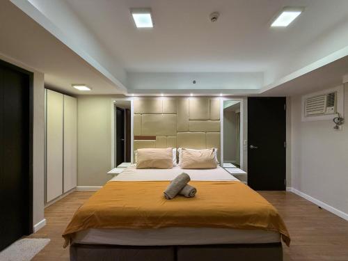 a large bedroom with a large bed in a room at Modern 1BR Unit in Abreeza Place T2 with Pay Parking in Davao City