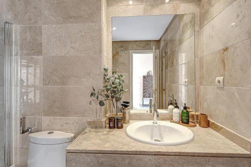 Sea view and sunny rooftop in Marbella, remodeled 2025