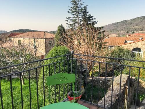 una vista dal balcone di una casa di Maison chaleureuse à Saint-Privat, 80 m² avec cour. a Saint-Privat