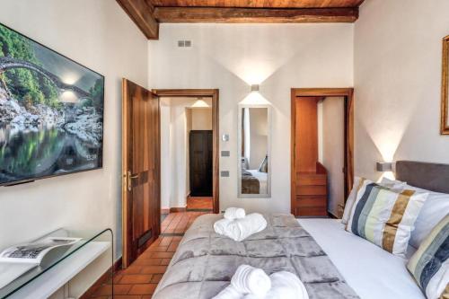 a bedroom with a bed with towels on it at Casa Navona Apartments in Rome