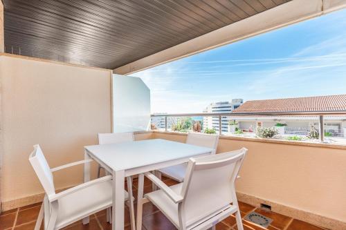 Encantador apartamento en Marbella, bonita terraza y vista al mar