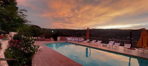 Bazén v ubytování Brandneue Wohnung In Villa Mit Schwimmbad nebo v jeho okolí