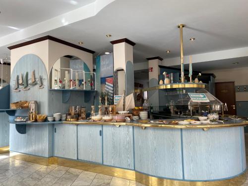 a kitchen with a blue counter in a room at Aparthotel Kachelot in Borkum