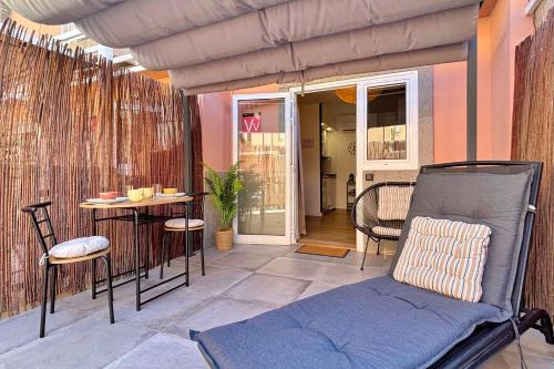 Χώρος καθιστικού στο Cosy Bungalow Green Oasis