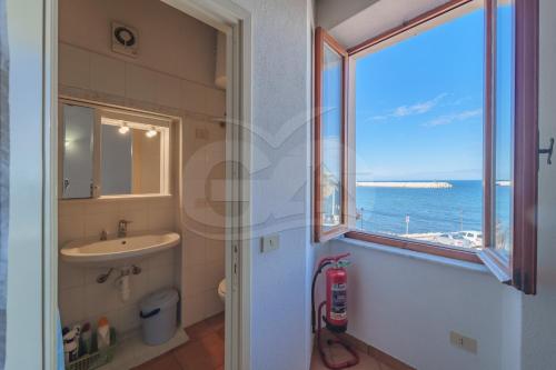 Koupelna v ubytování Casa Vittoria sul Lungomare - Goelba