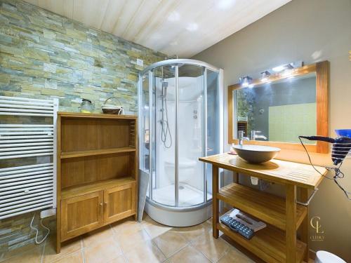 a bathroom with a shower and a counter with a sink at Chalet La Perle Blanche - Spa, Baby-foot, Terrasse in Xonrupt-Longemer