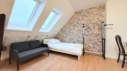 Ruang duduk di Komfortables Dachgeschoss-Apartment in Neumünster ideal für Monteure