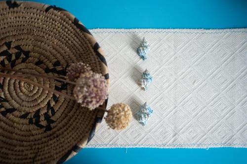 a close up of a napkin with flowers on it at Grazioso Bilocale fronte mare in Santa Lucia