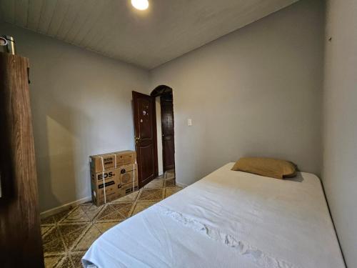 a bedroom with a white bed in a room at Casa para Cop 30 in Ananindeua