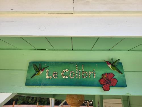 Certificat, récompense, panneau ou autre document affiché dans l'établissement "Le Colibri" dans la colline
