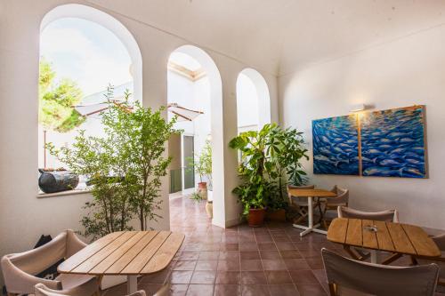 Posezení v ubytování Aegusa Hotel