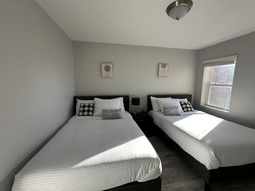 Ένα ή περισσότερα κρεβάτια σε δωμάτιο στο Cityscape 2BR Near Downtown