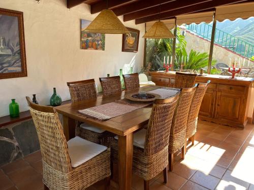 a dining room with a wooden table and chairs at Los Jazmines in Agaete