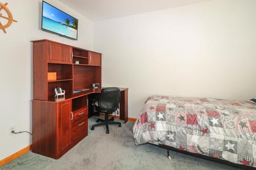 a bedroom with a desk and a bed and a desk chair at Horseshoe Hideaway - Cozy home with screened porches! in Birch Town