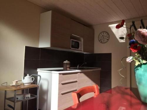 a small kitchen with a table and a counter top at Villa Poesie in Gallicano