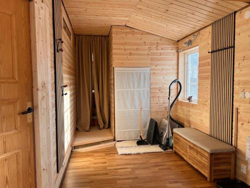 Un pat sau paturi într-o cameră la Cozy Ockelbo Retreat with Sauna Stunning Nature Views