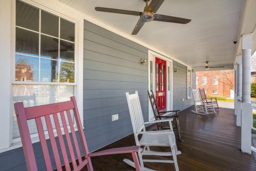 Gallery image of Junxtion - Impeccably Restored Historic Home in Downtown Cape Charles! in Cape Charles