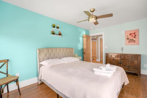 Gallery image of Junxtion - Impeccably Restored Historic Home in Downtown Cape Charles! in Cape Charles