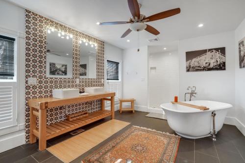 Gallery image of Junxtion - Impeccably Restored Historic Home in Downtown Cape Charles! in Cape Charles