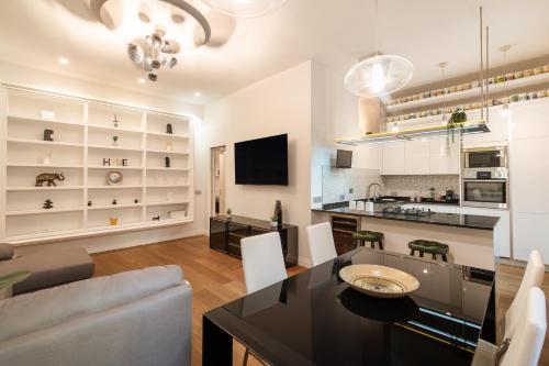 Dimora Colosseum Luxe - Jacuzzi & Private Patio
