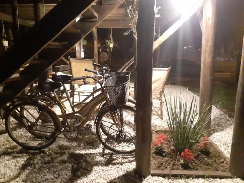 two bikes are parked next to a house at Cabaña Lo de Mingo in San Antonio de Areco
