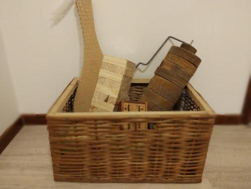a basket filled with books on top of a table at Cabaña Lo de Mingo in San Antonio de Areco