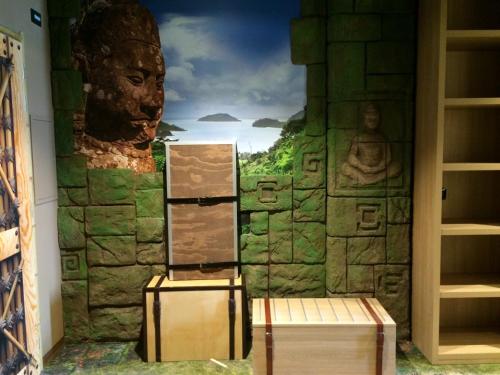 a room with a wall with a mural of a head at Gardaland Adventure Hotel in Castelnuovo del Garda
