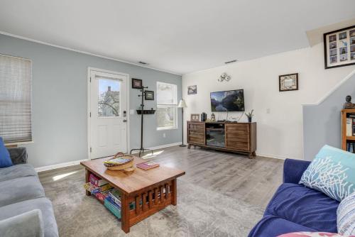 Η κουζίνα ή μικρή κουζίνα στο Lighthouse Estates 8 - Water views & shared pool!