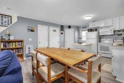 Η κουζίνα ή μικρή κουζίνα στο Lighthouse Estates 8 - Water views & shared pool!