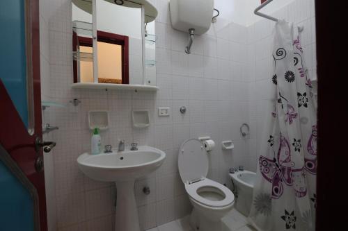 a bathroom with a toilet and a sink at Villa Incoronata in Torre Specchia Ruggeri