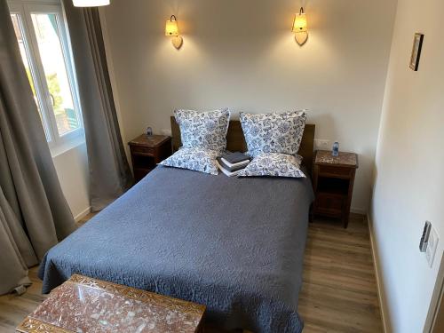 a bedroom with a bed with pillows and a book on it at Au repos des vignes, chambres d'hôtes in Rosheim
