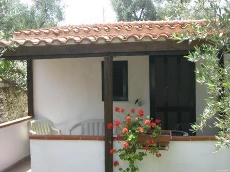 Un balcón o terraza de Freistehendes Zwei Zimmer Haus