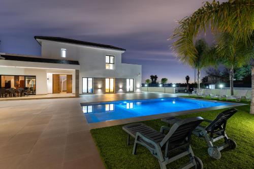 a house with a swimming pool in the yard at Palm Breeze Villa by Fidalsa in Catral