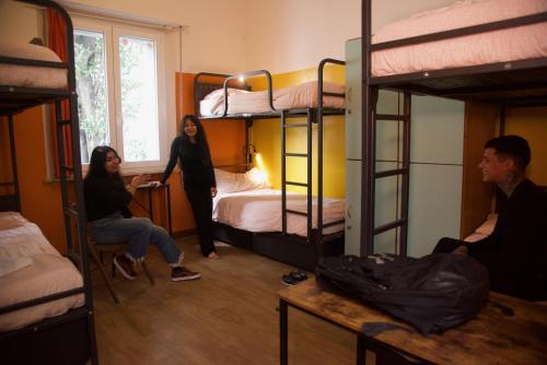 Letto o letti in una camera di Sunflower City Student Hostel & Bar