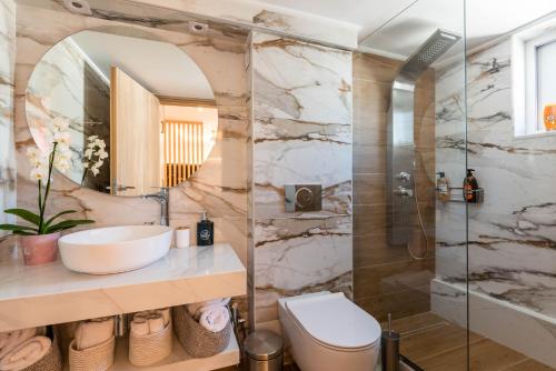 Lovebirds Luxury Apartment