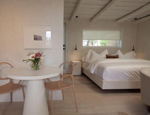 Ένα ή περισσότερα κρεβάτια σε δωμάτιο στο Palace Modern Residences at the Railyard - 2 Home Compound