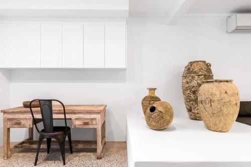 a table with two vases and a table with a chair at Peter St South Golden Beach Abode Family Luxury at Beach in South Golden Beach