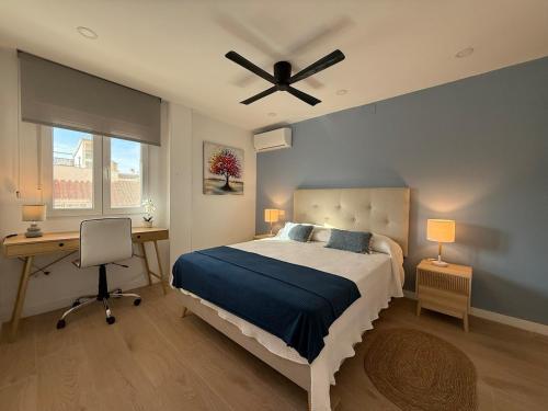 Giường trong phòng chung tại Sunny & Stylish beach apartment
