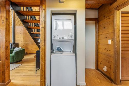 a washer and dryer in the hallway of a house at The Aspen Ridge Stargazer in Cripple Creek