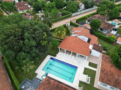 an aerial view of a house with a swimming pool at Casa LA JUANA Condominio El Cortijo in Carmen de Apicalá