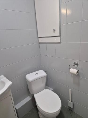 Ένα μπάνιο στο Apartament Anaija