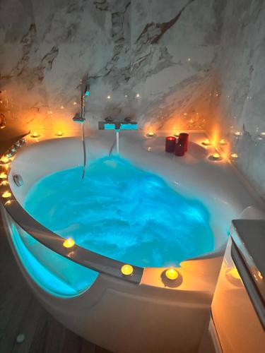 Φωτογραφία από το άλμπουμ του Luxury apartement jacuzzi σε Morsang-sur-Orge