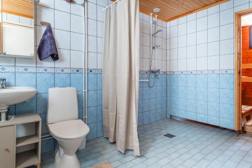 Ένα μπάνιο στο Kitka riverview retreat with sauna