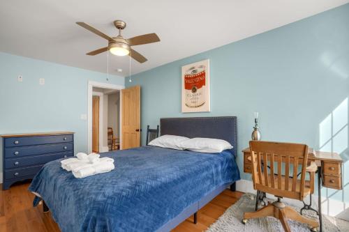 Cama o camas de una habitación en Modest Junxtion - Lovingly Restored Home in Historic Cape Charles!
