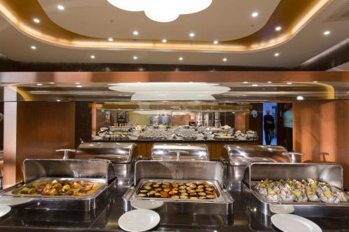 Makanan di atau berdekatan hotel