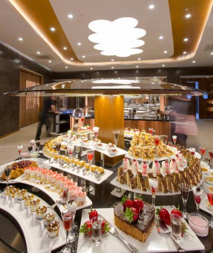 Makanan di atau berdekatan hotel