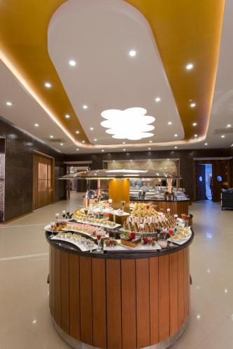 Makanan di atau berdekatan hotel