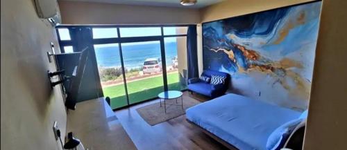 拉莫西La vue bella Oceans rest的海景客房 - 带一张床