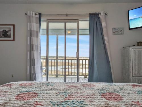 Postel nebo postele na pokoji v ubytování Pony View - Pet friendly, waterfront with boat slip!